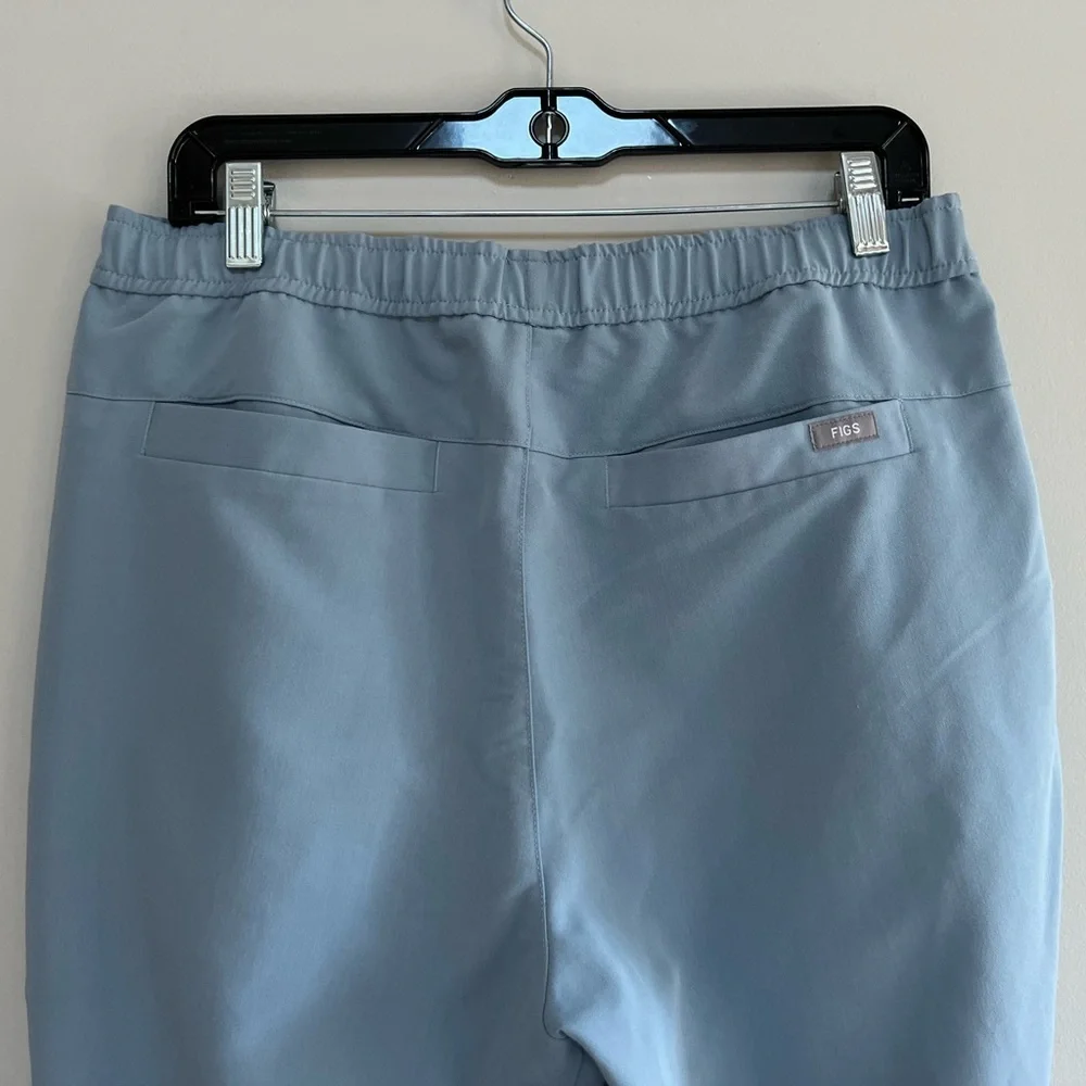 FIGS Men's Tansen Jogger Scrub Pants in Chambray PO #3040, size M